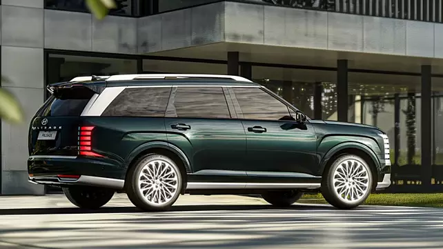 Hyundai Palisade 2025 rear profile